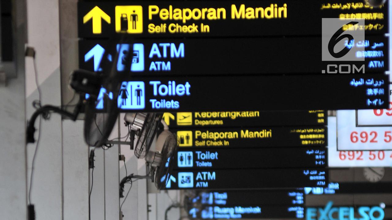 Penumpang Pesawat di Bandara Halim Perdanakusuma
