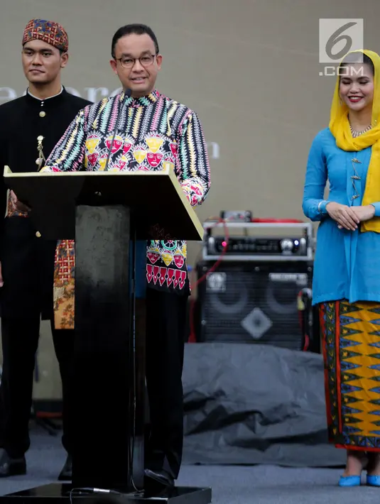 Gubernur DKI Jakarta Anies Baswedan memberi sambutan pada peresmian Kamar Diponegoro, di Museum Sejarah, Jakarta, Senin (1/4). Kamar Diponegoro merupakan salah satu ruangan yang digunakan selama 26 hari penahanan singkatnya di Balai Kota Batavia (Stadhuis). (Liputan6.com/Faizal Fanani)