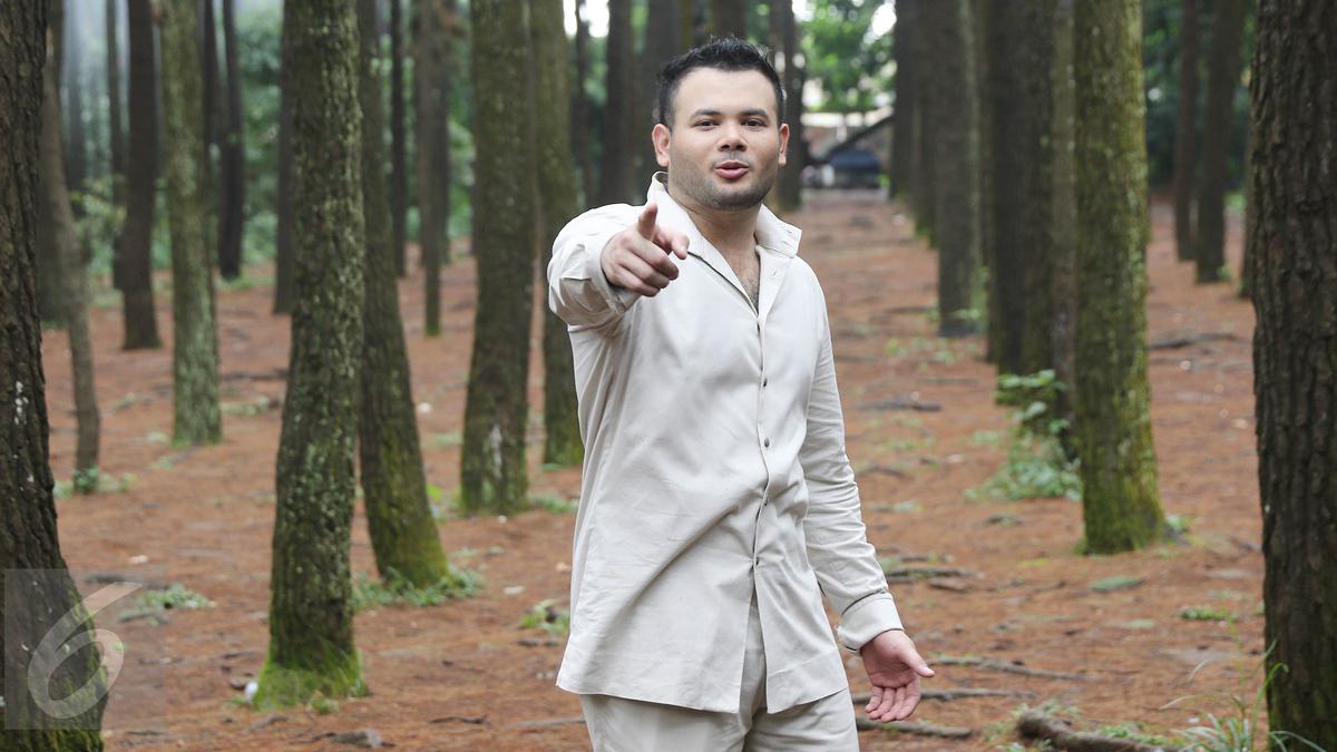 4 Hari Dibui, Ridho Rhoma Menangis di Pelukan Raja Dangdut - News ...