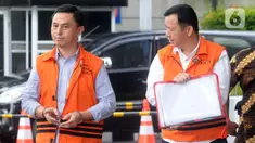Kepala Dinas Perdagangan nonaktif Kabupaten Lampung Utara Wanhendri (kiri) dan Kepala Dinas PUPR Syahbuddin tiba di Gedung KPK, Jakarta, Jumat (3/1/2020). Keduanya diperiksa sebagai tersangka terkait sejumlah proyek Dinas PUPR dan Dinas Perdagangan Kabupaten Lampung Utara. (merdeka.com/Nwi Narwoko)