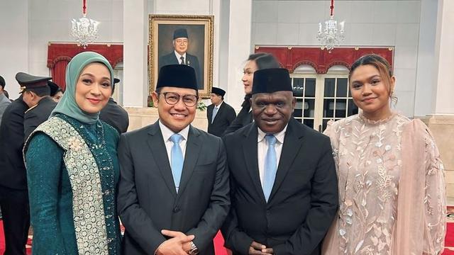 Istri Menteri Baru Kabinet Prabowo saat Pelantikan Suami.