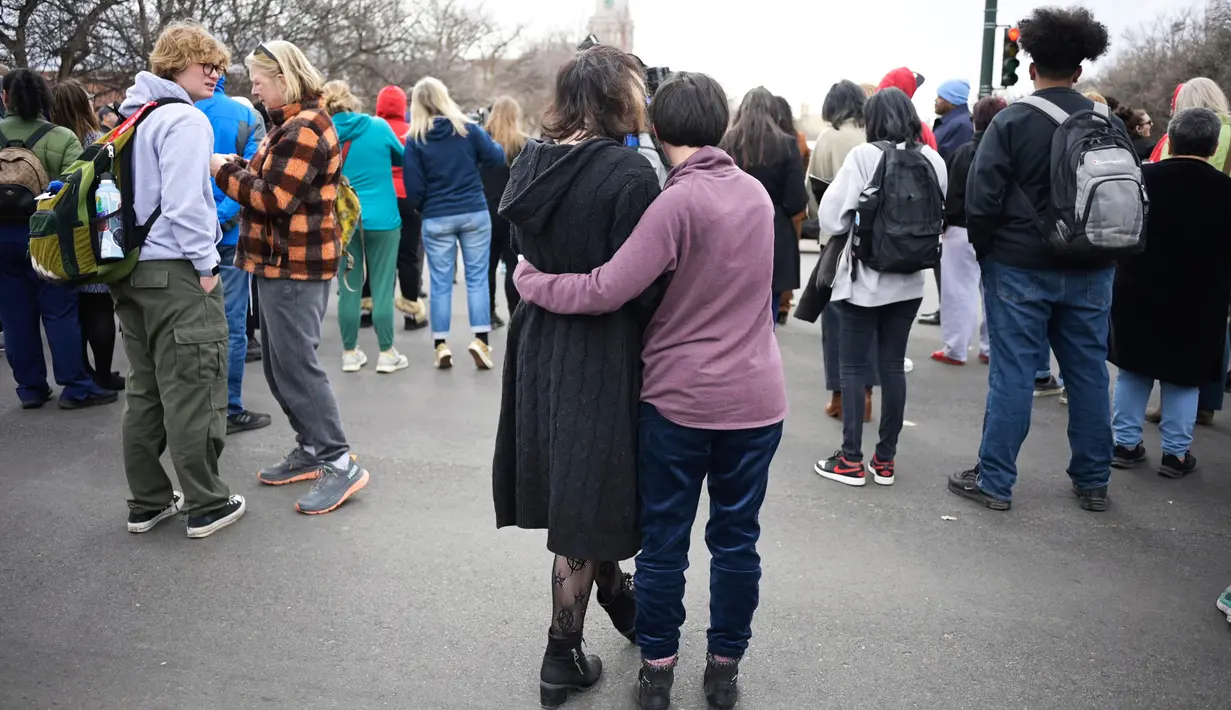 Tersangka Austin Lyle masih buron menyusul penembakan yang terjadi pada Rabu pagi. Ia kini dicari untuk dituntut dengan pasal percobaan pembunuhan. (Hyoung Chang/The Denver Post via AP)