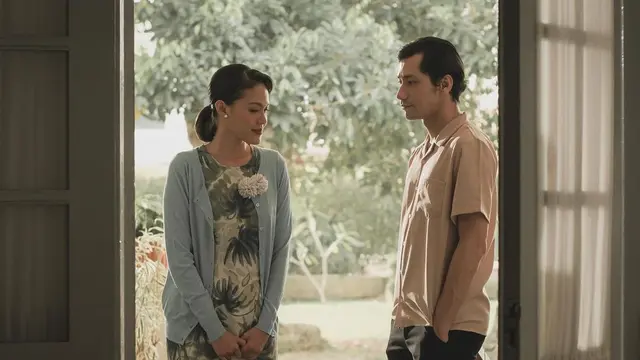 Della Dartyan dan Revaldo dalam film Kambodja. (Foto: Dok. Instagram @delladartyan)