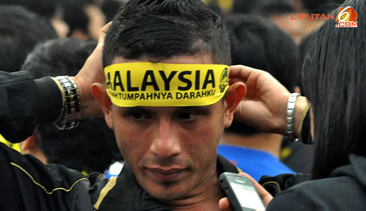 Suporter Laga Pertandingan Piala AFF Suzuki 2012 antara Malaysia vs Indonesia di Stadion Bukit Jalil, Kuala Lumpur, Malaysia, pada 1 November 2012.