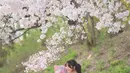 Setelah operasi, Gisel tetap aktif berkeliling Korea Selatan mengajak sang ibunda jalan-jalan. Gisel berharap agar ibunya enjoy menjalani masa pemulihan pasca oplas. Ia bahkan ingin wajah sang ibunda kembali terlihat seperti umur 36 tahun, 20 tahun lebih muda. (Liputan6.com/IG/@gisel_la)