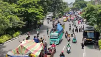 Sopir truk demo menolak ODOL di Surabaya. (Dian Kurniawan/Liputan6.com)
