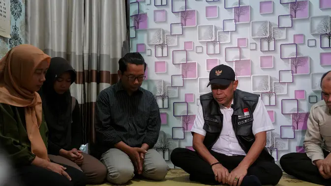 Wamensos Agus Jabo Takziah dan Serahkan Santunan ke Keluarga Korban Demo di Yogyakarta