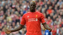 Striker Italia yang kini berusia 34 tahun dan berstatus tanpa klub, Mario Balotelli pernah didatangkan Liverpool dari klub Serie A, AC Milan pada awal musim 2014/2015 dengan nilai transfer 20 juta euro. Sempat dipinjamkan kembali ke AC Milan selama semusim pada 2015/2016, ia akhirnya dilepas permanen ke OGC Nice pada awal musim 2016/2017 dengan status bebas transfer. Bersama Liverpool ia total tampil dalam 28 laga di semua kompetisi dengan torehan 4 gol. (AFP/Paul Ellis)