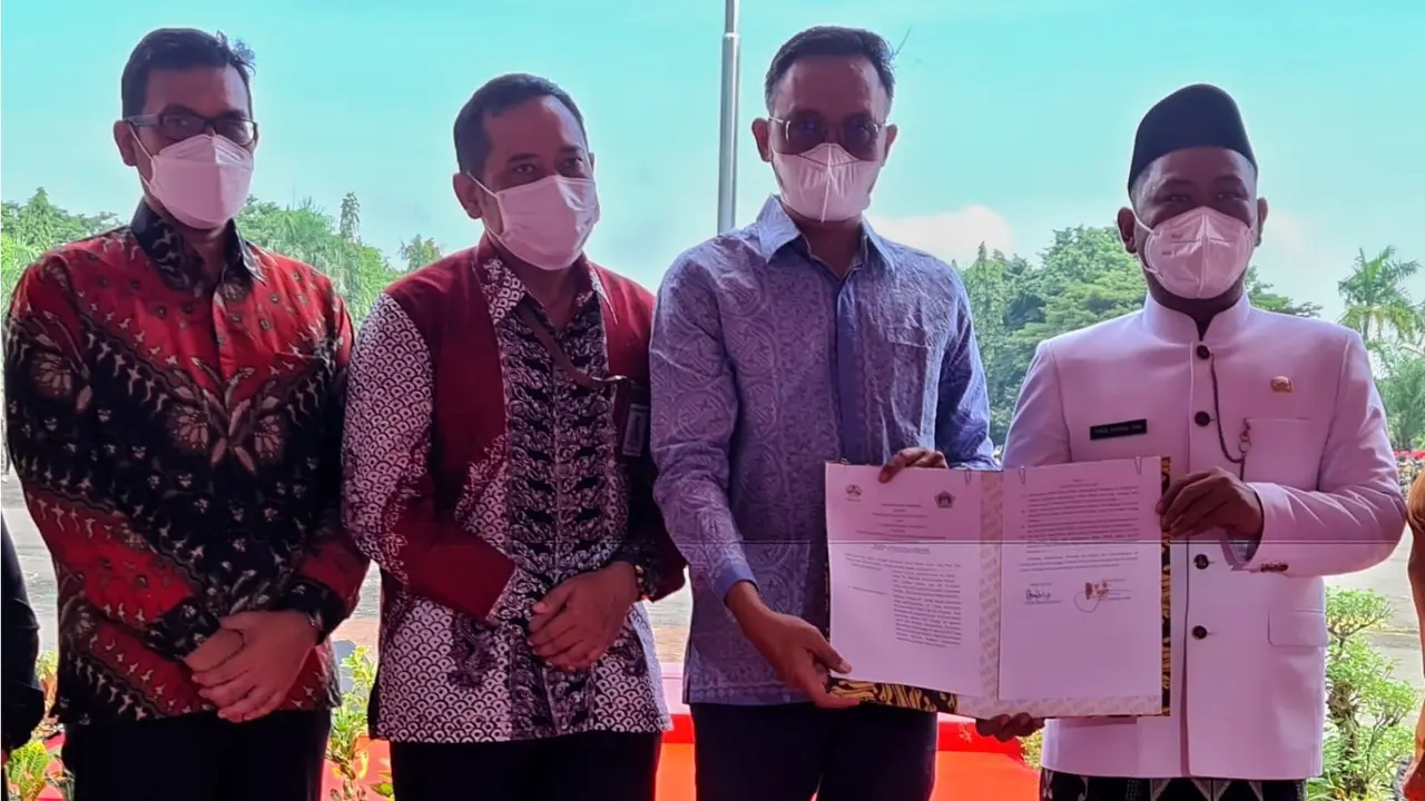 Pemkab  Gresik menggandeng pihak swasta  untuk mengembangkan Tempat Pengelolaan Sampah Terpadu (TPST) Sampahku Tanggung Jawabku. (Dian Kurniawan/Liputan6.com)