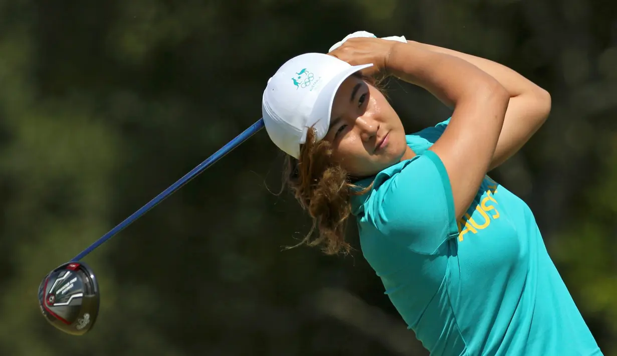Pegolf asal Australia, Su-Hyun memukul bola selama putaran latihan menembak pada ajang kompetisi golf Olimpiade Rio 2016 di  Olympic Golf Course, Rio de Janeiro, Brasil (16/8). (REUTERS/Andrew Boyers)