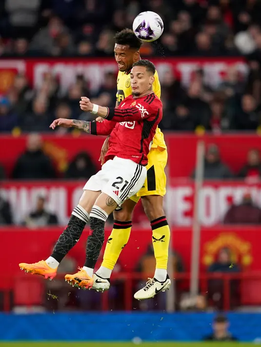 Kemenangan atas Sheffield United membuat Manchester United terus naik mendekati zona Eropa. (AP Photo/Dave Thompson)