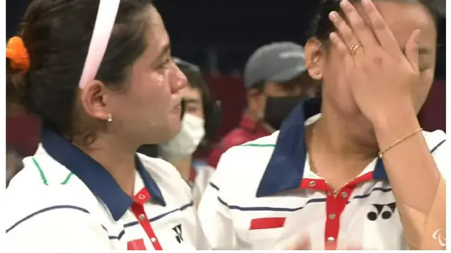 6 Potret Kemenangan Leani/Khalimatus Raih Emas Pertama di Paralimpiade Tokyo 2020