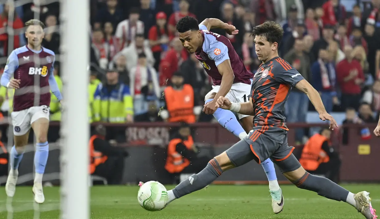Adapun dua gol Villa dicetak oleh Ollie Watkins dan Moussa Diaby. (JUSTIN TALLIS / AFP)