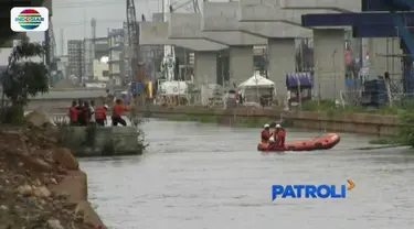 Tim SAR Gabungan masih melakukan pencarian terhadap Bian (13), bocah yang tenggelam di Sungai Kalimalang, sejak Sabtu (15/12) sore kemarin.