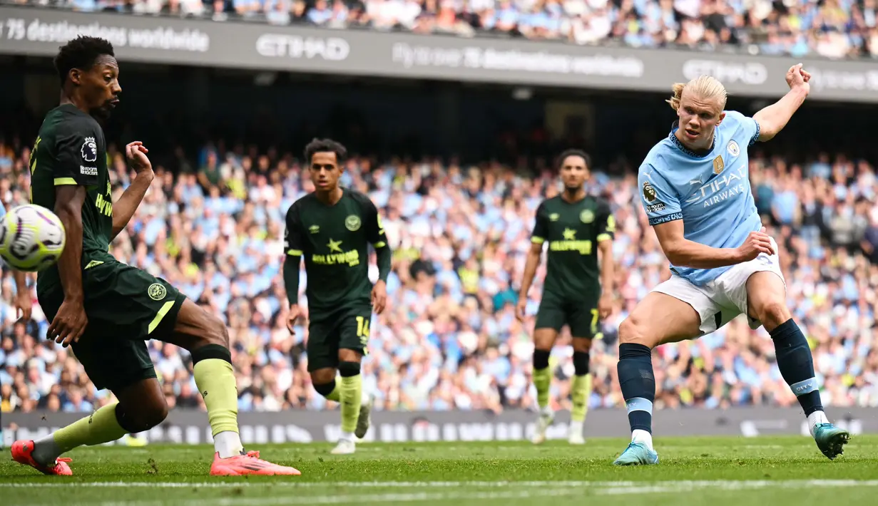 Berkat kemenangan ini, Manchester City perkasa di puncak klasemen Premier League dengan nilai sempurna 12 poin. Adapun Brentford menghuni posisi tujuh dengan enam poin. (AFP/Oli Scarff)