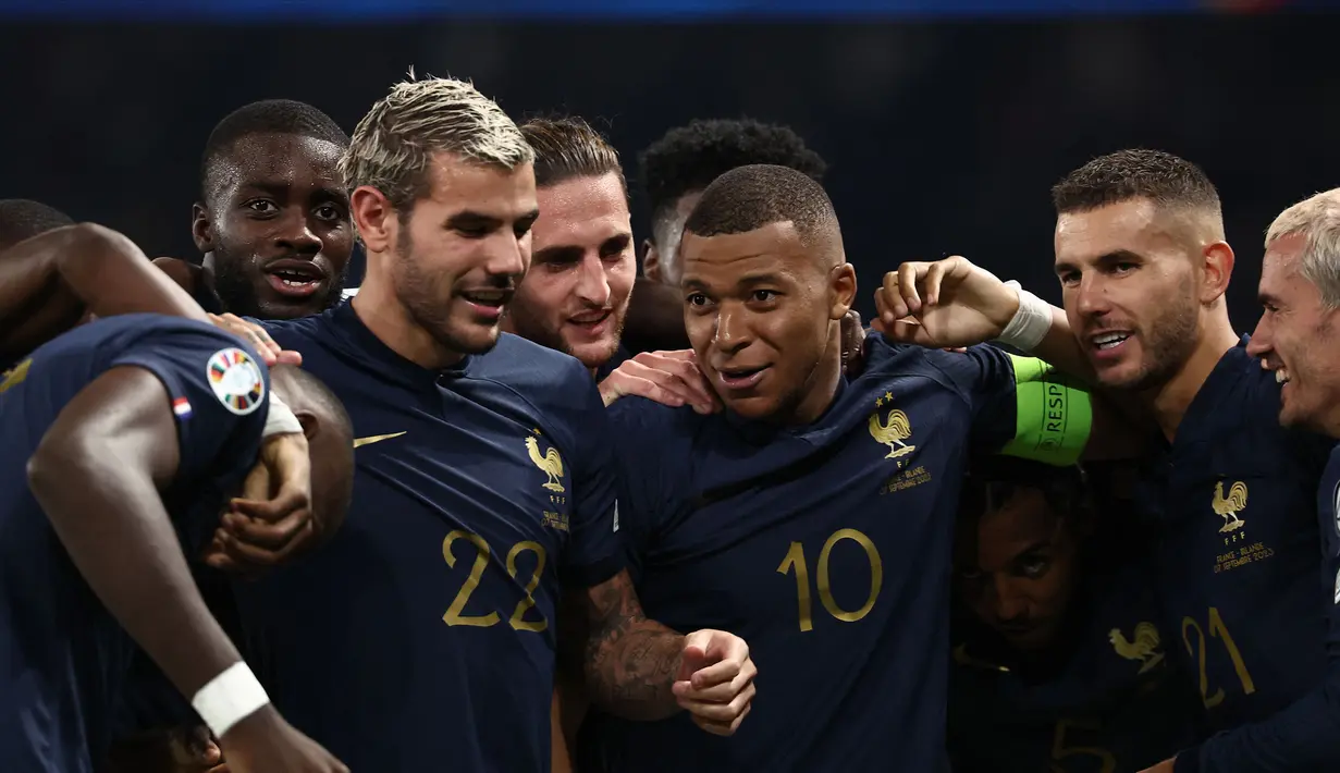 Selebrasi para pemain Timnas Prancis setelah Marcus Thuram mencetak gol kedua ke gawang Republik Irlandia pada laga Grup B Kualifikasi Euro 2024 di Parc des Princes Stadium, Paris, Jumat (8/9/2023) dini hari WIB. (AFP/Franck Fife)