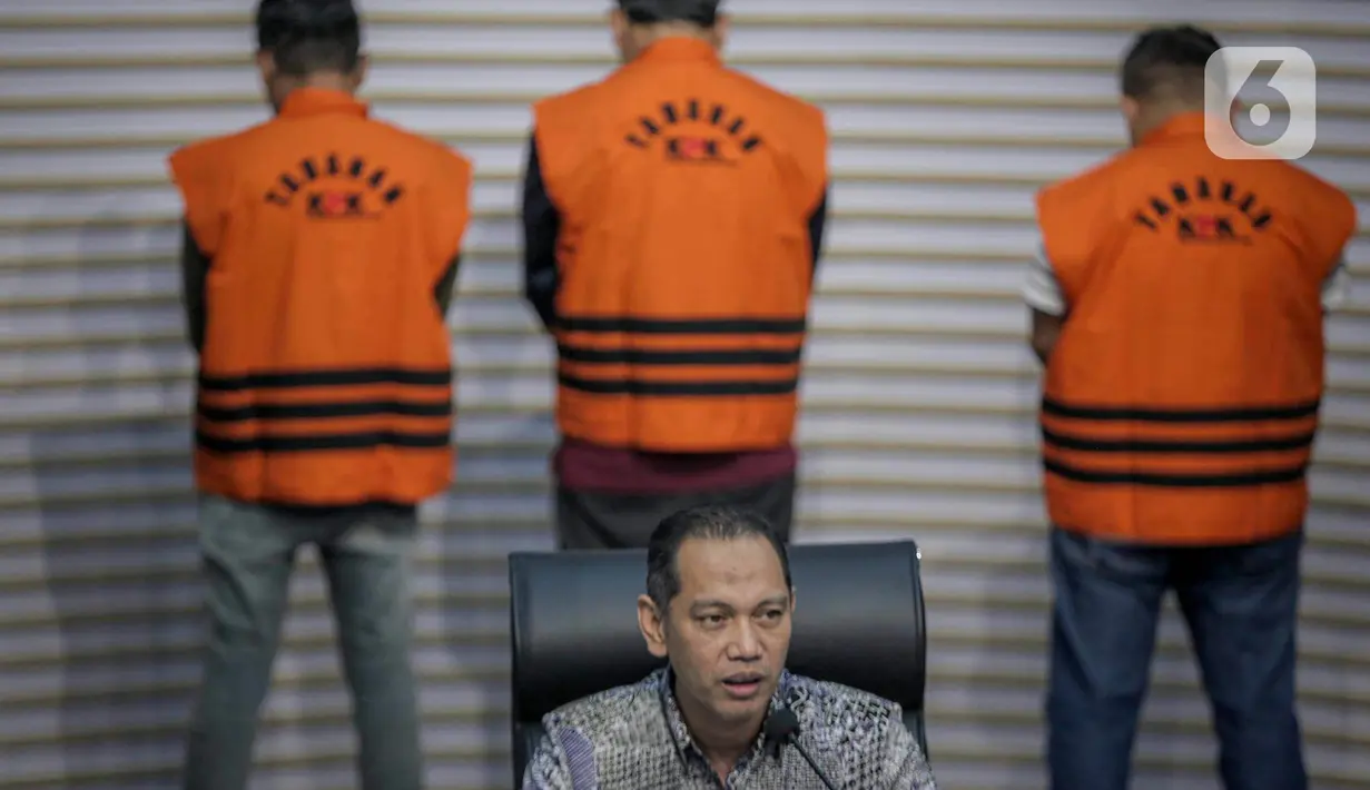 Menurut Wakil Ketua KPK Nurul Ghufron, pihaknya juga menetapkan anggota DPRD Kabupaten Labuhanbatu Rudi Syahputra Ritonga, serta dua pihak swasta bernama Efendy Sahputra dan Fajar Syahputra sebagai tersangka. (Liputan6.com/Faizal Fanani)
