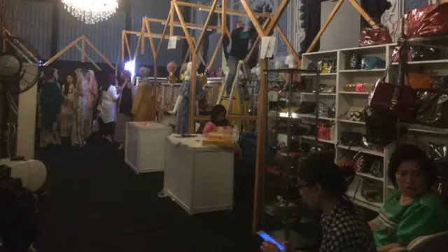 Salah satu yang menarik perhatian adalah meningkatnya penjualan barang branded,