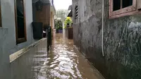 Banjir 1 Meter Landa Permukiman di Jakarta Selatan, Damkar Evakuasi Warga