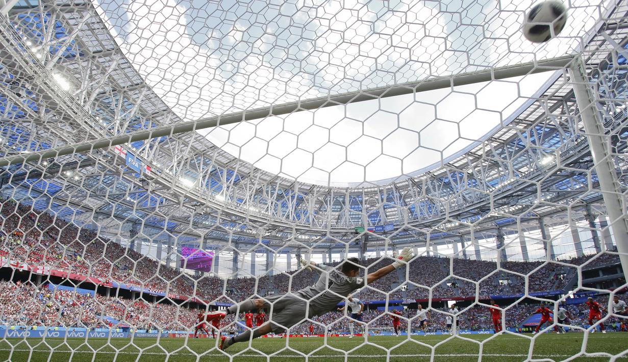 Proses terjadinya gol yang dicetak striker Inggris, Harry Kane, ke gawang Panama pada laga grup G Piala Dunia di Stadion Nizhny Novgorod, Nizhny Novgorod, Minggu (24/6/2018). Babak pertama Inggris unggul 5-0 atas Panama. (AP/Antonio Calanni)