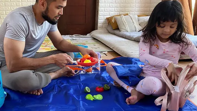 Teuku Wisnu dan anaknya. (Instagram/ teukuwisnu)