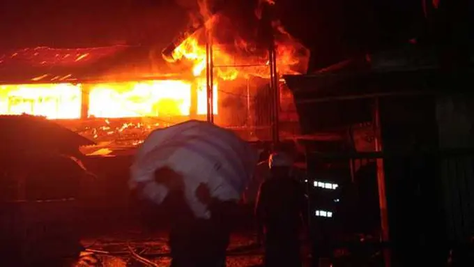 Keadaan Saat dan Sesudah Pasar Lembang Kebakaran