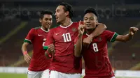 Para pemain Timnas U-22 Indonesia merayakan gol Muhammad Hargianto saat melawan Filipina pada SEA Games 2017 di Malaysia, (17/8/2017). Timnas U-22 Indonesia menang 3-0. (Bola.com/Vitalis Yogi Trisna)