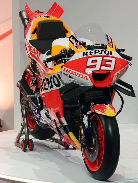 Motor baru Repsol Honda saat acara peluncuran MotoGP musim 2023 di Madrid, 22 Februari 2023. (AFP/Pierre-Philippe Marcou)