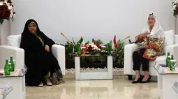 Menko PMK, Puan Maharani menggelar pertemuan dengan Wakil Presiden Iran, Masuomeh Ebtekar di Jakarta, Rabu (2/5). Pertemuan membahas kerjasama Indonesia dan Iran dalam berbagai hal, salah satunya pemberdayaan perempuan. (Liputan6.com/HO/Humas Kemenko PMK)