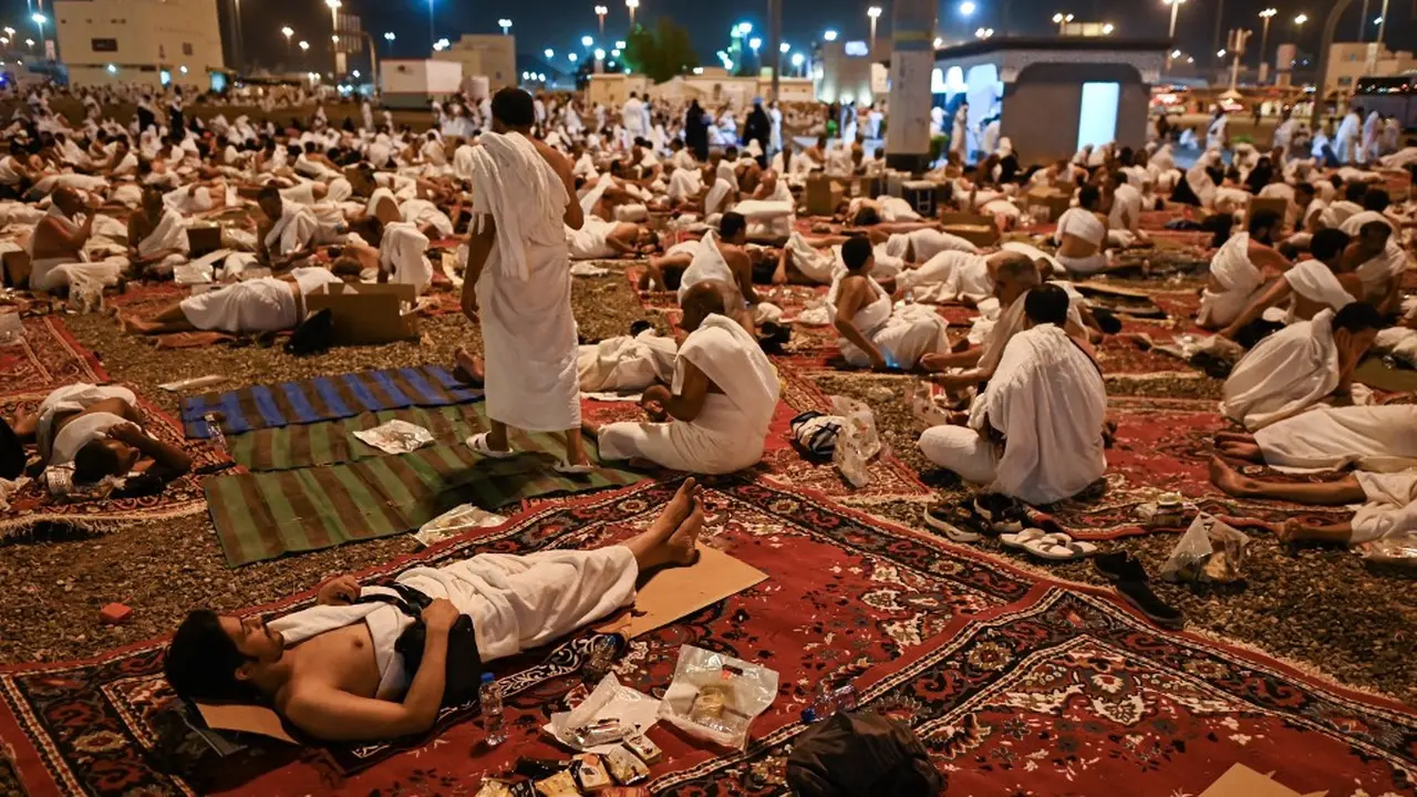 Jemaah Haji Bermalam di Muzdalifah