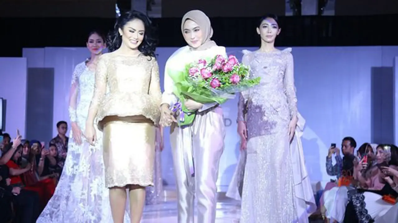 Kolaborasi Krisdayanti dan Viena Mutia/copyright Vemale.com/Anisha