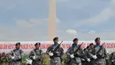 Prajurit TNI baris berbaris saat mengikuti apel gelar operasi penegak ketertiban (Ops Gaktib) di Silang Monas, Jakarta, Kamis (14/1). 1.244 prajurit mengikuti Operasi Yustisi dengan sandi Citra Wira Dharma 2016. (Liputan6.com/Gempur M Surya)