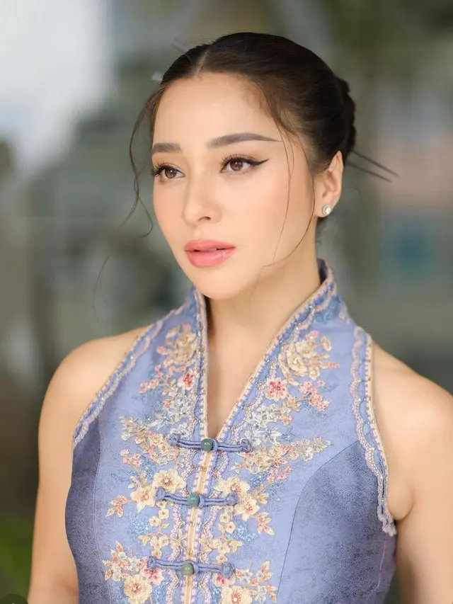 Pesona Nikita Willy Dibalut Baju Chinese Qipao. [@melinathemua]