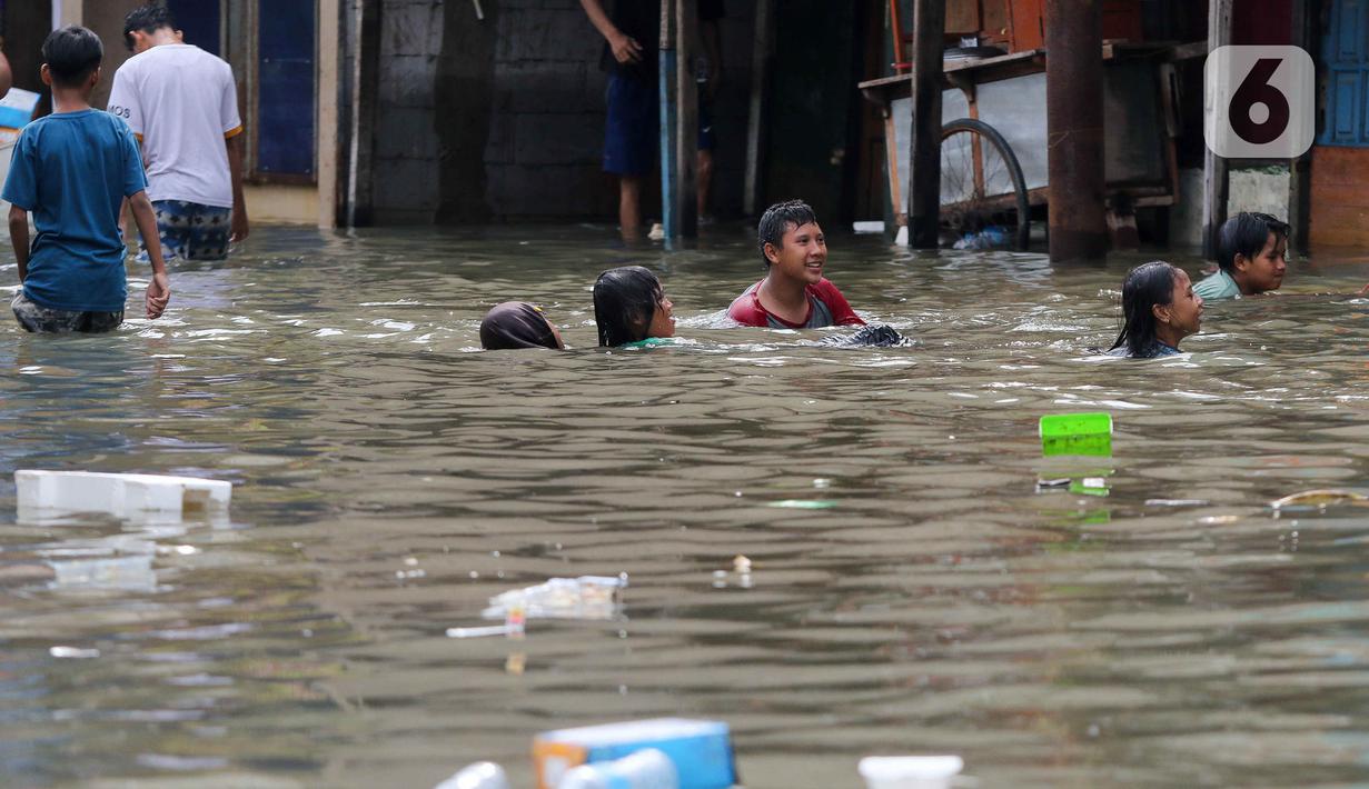Badan Meteorologi, Klimatologi, dan Geofisika (BMKG) telah mengeluarkan peringatan dini terkait banjir pesisir (Rob) yang diperkirakan terjadi pada hingga 20 Desember 2024. (Liputan6.com/Herman Zakharia)