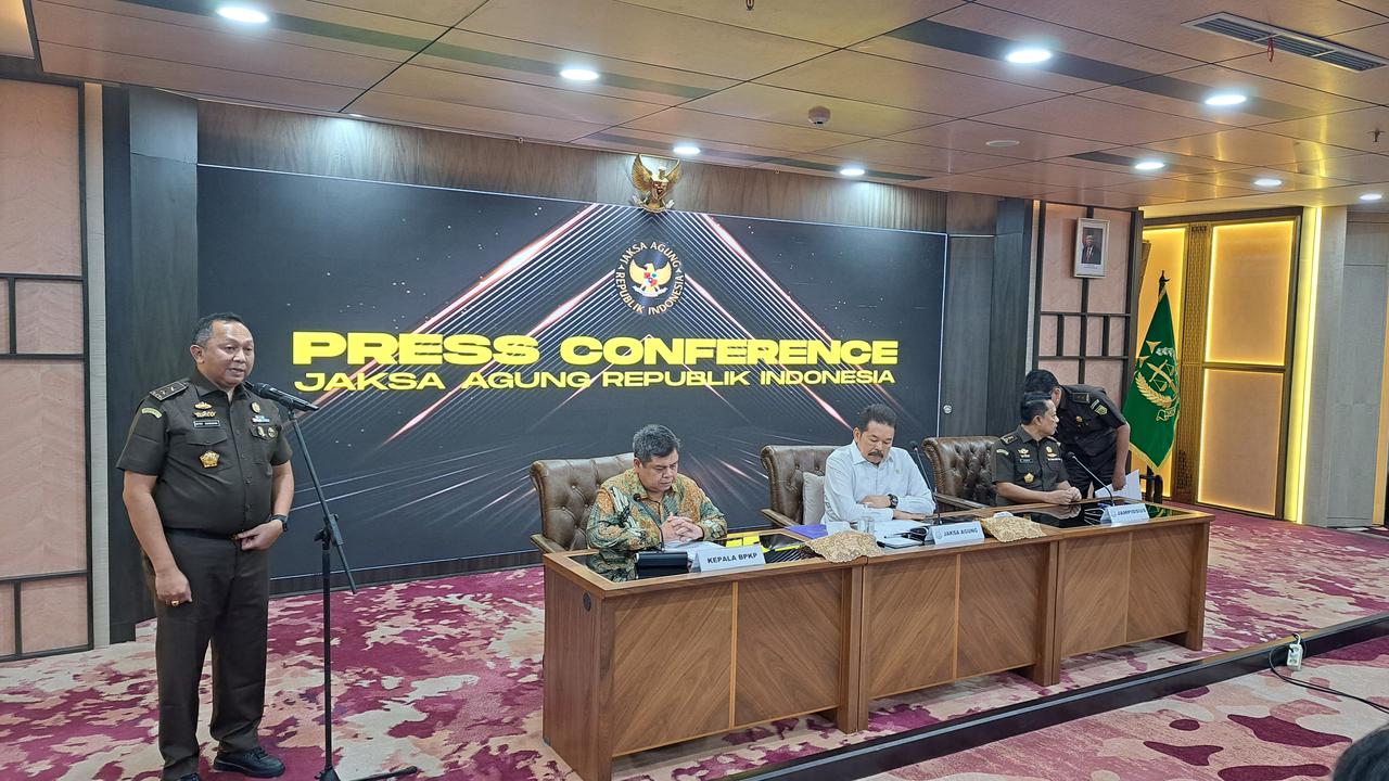 Jaksa Agung ST Burhanuddin menggelar jumpa pers terkait penyidikan kasus korupsi penyediaan infrastruktur Base Transceiver Station (BTS) 4G dan infrastruktur pendukung paket 1, 2, 3, 4, dan 5 BAKTI Kementerian Komunikasi dan Informatika (Kominfo).