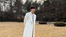 <p>Tak heran jika Hwang Minyun kerap menjalani kerjasama pemotretan hingga menjadi model runway. Hwang Minhyun bermodal berdiri tanpa banyak berpose saja sudah banyak membuat penggemar jatuh hati. (FOTO: instagram.com/optimushwang/)</p>