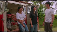 Salah satu adegan di film Berangkat! yang dibintangi Ringgo Agus Rahman, Tarra Budiman dan Ayushita, Igor Saykoji dan Tanta Ginting dll. (MVP Pictures)