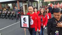 Partai Solidaritas Indonesia (PSI) mendaftarkan bakal caleg DPR RI ke KPU RI pada Minggu (14/5/2023). Sebanyak 580 bacaleg yang didaftarkan (Liputan6.com/Delvira Hutabarat)