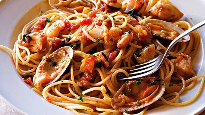 [Bintang] Menikmati Kelezatan Seafood Spaghetti dalam 10 Potret Menggiurkan