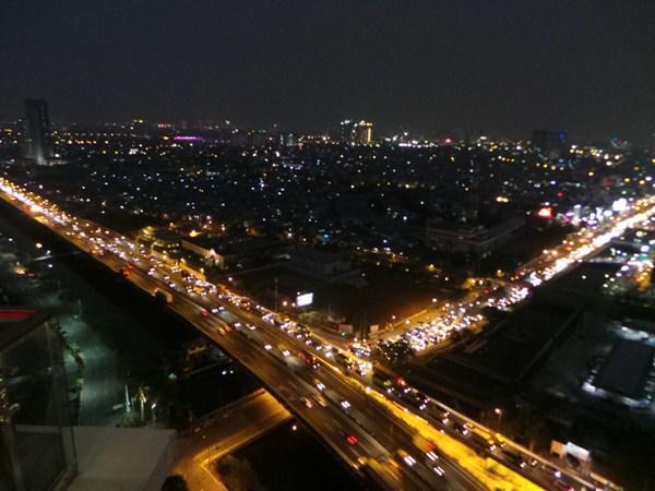 Pemandangan memukau city view di malam hari | copyright vemale.com
