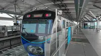 MRT Jakarta menerapkan Protokol Bangkit (Bersih Aman Nyaman Go Green Kolaborasi Inovasi Tata Kelola).