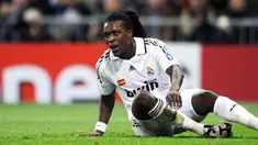 Real Madrid's defender Royston Drenthe reacts after missing a shot against Juventus during Champions League match at Santiago Bernabeu in Madrid on November 05, 2008. AFP PHOTO/PIERRE-PHILIPPE MARCOU