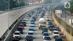 Dari indeksnya yang terukur oleh Badan Pusat Statistik, kemacetan lalu lintas di Jabodetabek dinilai sudah tidak ideal, yakni mencapai 53 persen. (merdeka.com/Arie Basuki)