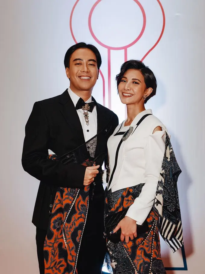 6 Potret Vidi Aldiano dan Sheila Dara Aisha di Red Carpet FFI 2022