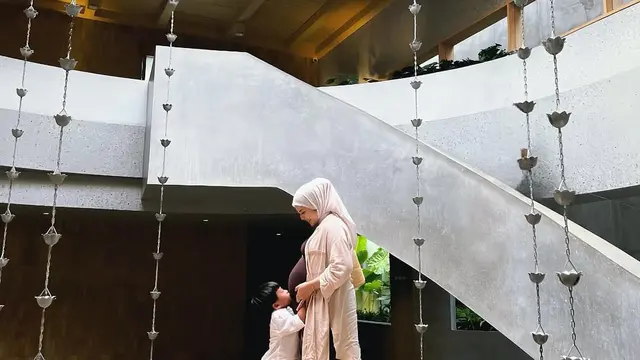 Potret Kesha Ratuliu saat Hamil Anak Ketiga. (instagram/kesharatuliu05)