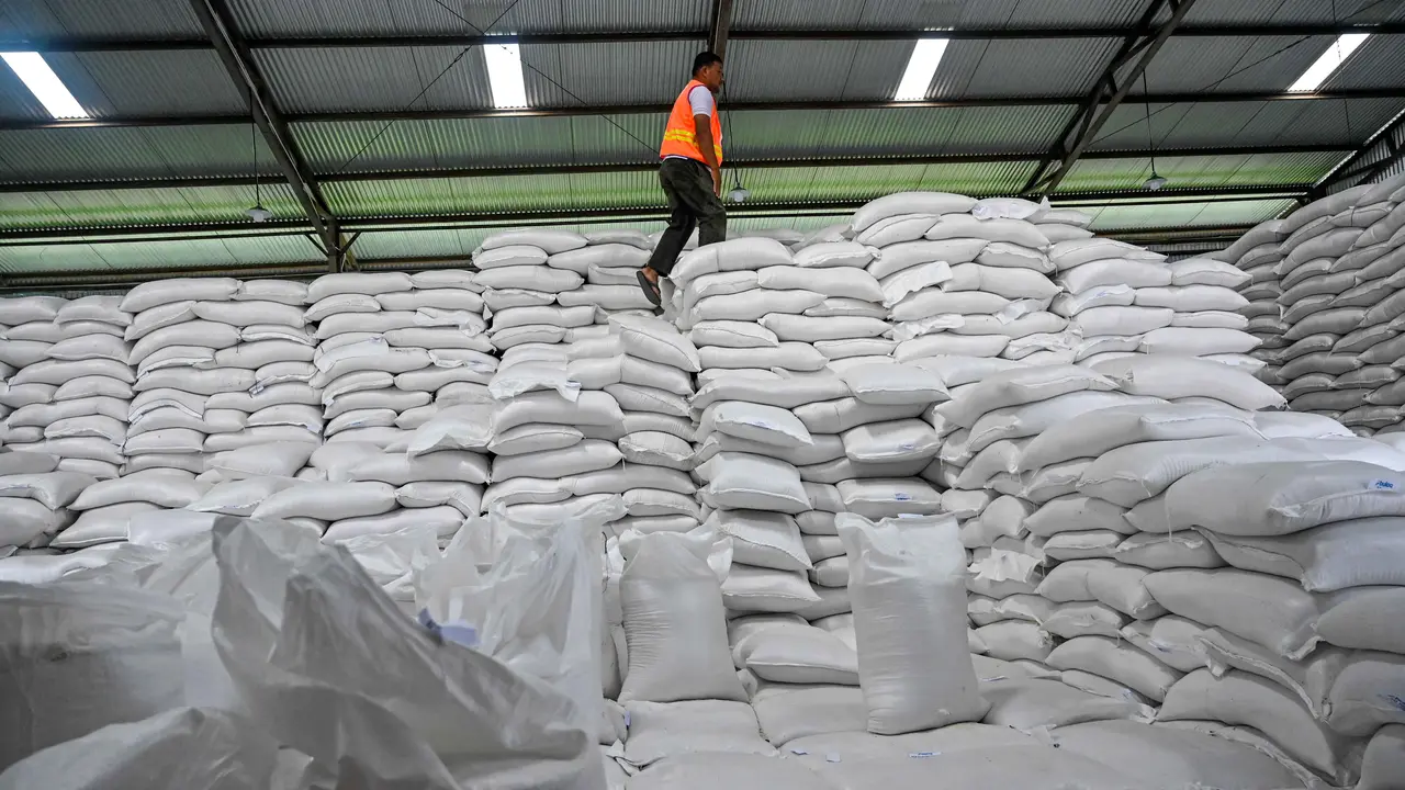 Aman, Stok Beras untuk Korban Banjir dan Longsor di Sumatra