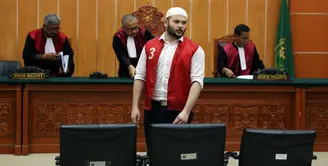 Beberapa waktu lalu Ridho Rhoma tertangkap polisi terkait dengan kasus narkoba. Setelah ditahan selama beberapa bulan terakhir, Ridho pun akhirnya menjalani sidang perdana pada Selasa (4/7/2017). (Nurwahyunan/Bintang.com)