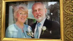 Dalam waktu 40 tahun terakhir, Bill Bresnan sudah menulis lebih dari 10.000 surat cinta, catatan dan kartu yang ditujukan kepada istri tercintanya, Kristen.