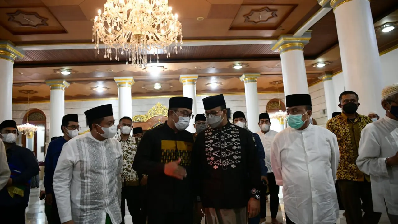 Gubernur DKI Jakarta Anies Baswedan dan Ridwan Kamil bertemu di Sumedang, Jawa Barat. (Istimewa)