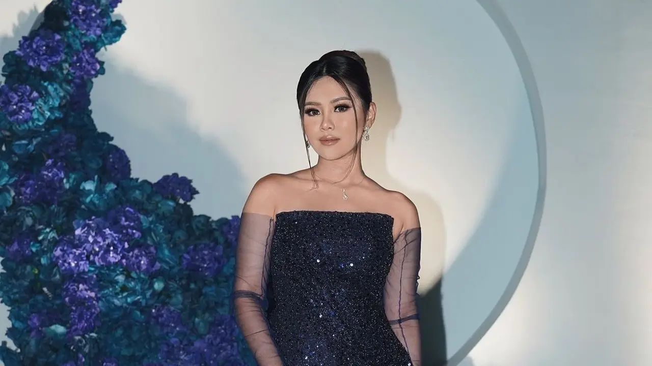 6 Potret Melisa Hart saat Pakai Off Shoulder Dress, Tampil Menawan
